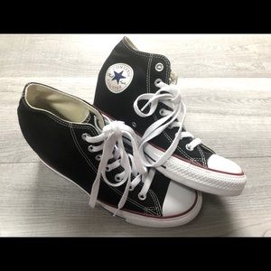 Women’s Chuck Taylor Converse Black Hi-Tops Size 9